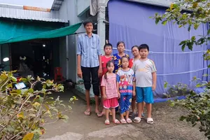 Video: Thanh niên 22 tuổi cao hơn 2 mét ở Cà Mau 