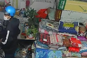 Video: Giả vờ mua nệm rồi trộm điện thoại