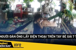 Nóng hôm nay: Người đàn ông lấy điện thoại trên tay bé gái 7 tuổi