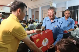 Video: 'Chuyến tàu mùa Xuân’ đưa công nhân về quê đón Tết