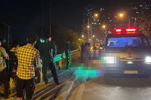 Video: Xảy ra tai nạn chết người, xe chở rác vẫn không dừng lại