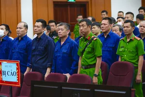 Video: Vì sao hoãn xử 2 'ông trùm' buôn lậu 200 triệu lít xăng?