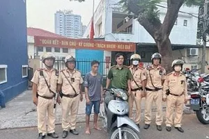 Một cán bộ CSGT Phú Lâm phơi nhiễm khi vây bắt kẻ trộm xe máy nhiễm HIV