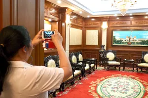 Ngắm trụ sở UBND TP.HCM trong lần đầu mở cửa đón khách tham quan