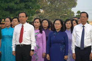 Video: Lãnh đạo TP.HCM dâng hương tưởng niệm anh hùng liệt sĩ nhân Tết Giáp Thìn 2024