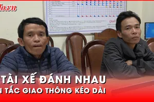 Video: Triệu tập 2 tài xế đánh nhau giữa giao lộ ở TP Đà Lạt