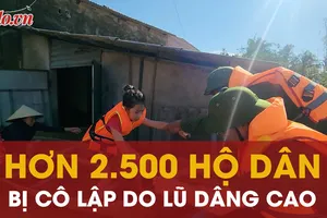 Hơn 2.500 hộ dân ở Hà Tĩnh bị cô lập do lũ dâng cao