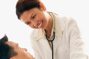 Bi hài chuyện bác sĩ nữ khám bệnh nam khoa