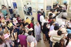 Bệnh viện quá tải sinh ra “cò”