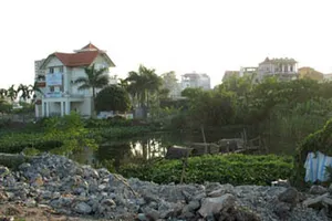 Hà Nội vào cuộc chống lấn chiếm, san lấp ao hồ