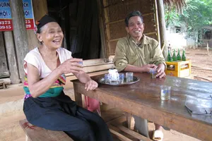 Ông lão suýt mất mạng vì bảo vệ chim trời