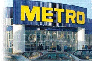 Bán sỉ ngoại đang lấn bán lẻ nội