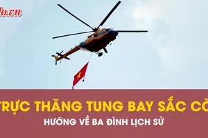 Biên đội máy bay luyện tập bay qua Hồ Tây tiến vào Quảng trường Ba Đình