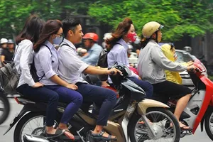 TP.HCM: Đề nghị xử nghiêm học sinh không đội mũ bảo hiểm 