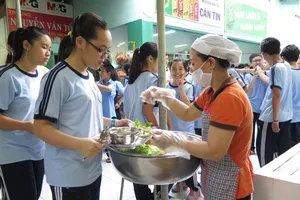 Buổi trưa khác lạ ở trường học '3 riêng' về bán trú