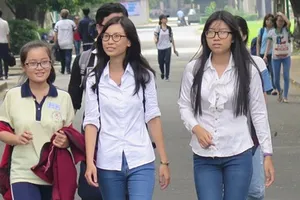 Thứ trưởng Bùi Văn Ga lý giải những băn khoăn của kỳ thi THPT 2017 