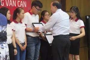 70 sinh viên nhận học bổng Lương Văn Can