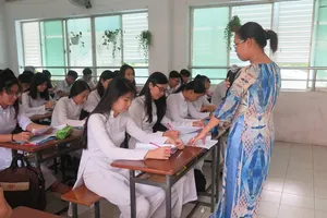 TP.HCM:HS lớp 12 kiểm tra học kỳ 1 có 8 môn trắc nghiệm