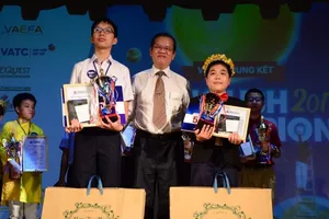 2 học sinh TP.HCM giành quán quân cuộc thi về tiếng Anh
