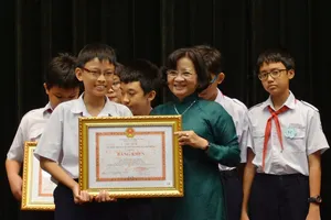 TP.HCM khen thưởng 9 HS đạt giải toán học thế giới