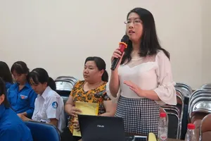 Có công nghệ, thầy giáo hay robot dạy học?