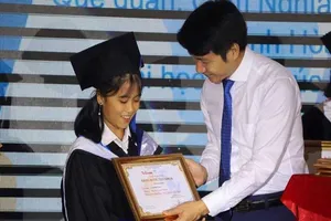 850 triệu đồng nâng bước cho 50 thủ khoa 