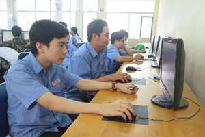 Học sinh, sinh viên học trực tuyến không nên quá 5 giờ/ngày