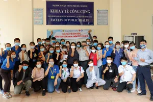 Hàng ngàn sinh viên y khoa ra quân phòng chống COVID-19