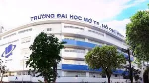 Phụ huynh mất việc vì COVID, sinh viên được tặng học bổng