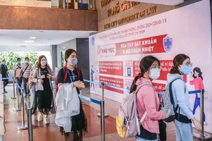 Hàng loạt trường ĐH 'siết' việc đeo khẩu trang, khai báo y tế