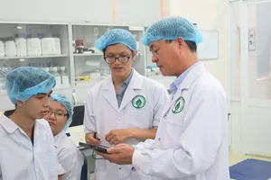 Chủ tịch hội đồng trường phải giảng dạy ít nhất 30-52 giờ/năm