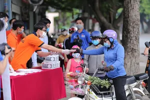 Nam sinh góp 2.500 khẩu trang cùng nhà trường chống COVID-19