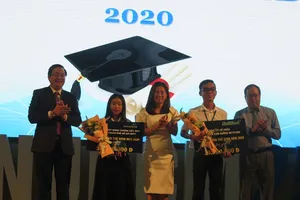 Nữ sinh 'dở' tiếng Anh vào tốp thủ khoa trường Đại học Quốc tế