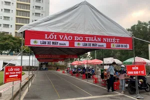 Các trường đại học 'siết' lại việc đeo khẩu trang, học online