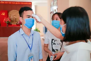Các trường ĐH-CĐ đồng loạt cho sinh viên dừng học, hoãn thi