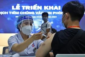 Giáo viên TP.HCM được tiêm vaccine phòng COVID-19