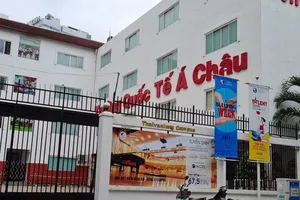 Trường Á Châu quyết trả hồ sơ, phụ huynh tiếp tục 'cầu cứu'