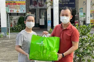 Gần 500 sinh viên y dược được tiếp tế nhu yếu phẩm