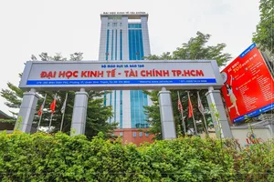 Điểm chuẩn ĐH Kinh tế - Tài chính TP.HCM cao nhất 24 điểm