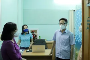 Phó Thủ tướng Vũ Đức Đam thăm phòng tham vấn tâm lý cho sinh viên