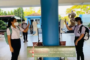 Nhiều trường THCS, THPT ở TP.HCM vẫn chưa cho học sinh đi học lại