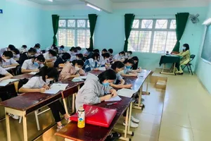 Hơn 800.000 học sinh TP.HCM bắt đầu kiểm tra học kỳ I trực tiếp