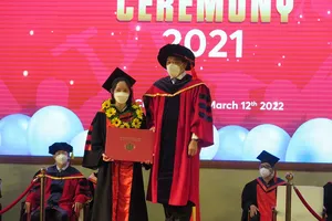 Thành tích 'khủng' của những thủ khoa Trường ĐH Quốc tế trong lễ tốt nghiệp