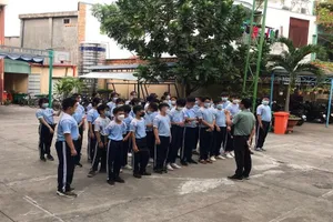 Một ngày khác của giáo viên mùa dịch: Đỏ hoe đôi mắt vì con