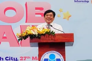 Hiệu trưởng 'nhắn nhủ' doanh nghiệp cảm thông sự rụt rè của sinh viên