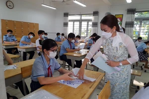 TP.HCM: Quay bài khi thi môn Ngữ văn, 3 thí sinh bị đình chỉ