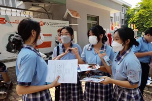 Sử dụng điện thoại khi làm bài, một thí sinh thi vào lớp 10 tại TP.HCM bị đình chỉ 