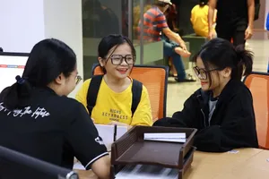  3 cặp sinh đôi nhập học cùng một trường đại học ở TP.HCM