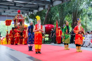 Lễ giỗ Tổ ‘đặc biệt’ tại ngôi trường mang tên quốc hiệu đầu tiên của Việt Nam