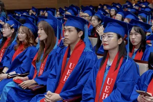 Gần 5.000 sinh viên ĐH Kinh tế TP.HCM tốt nghiệp, hơn 93% khá giỏi trở lên
